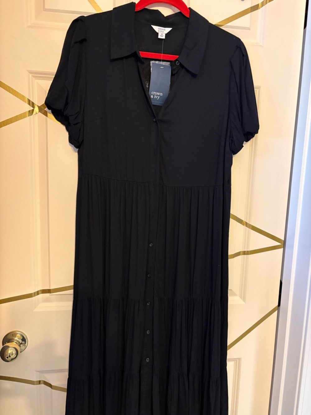 crown & ivy Black Button-Front Tiered Maxi Dress